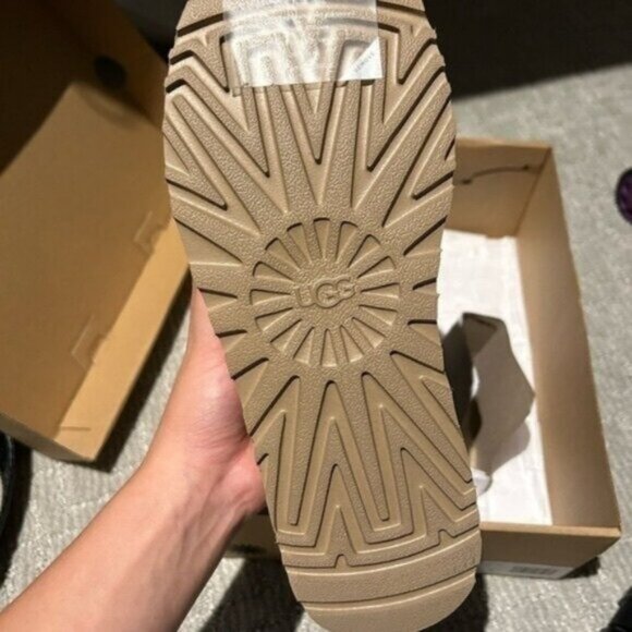 UGG Classic Ultra Mini Boots - Picture 7 of 7